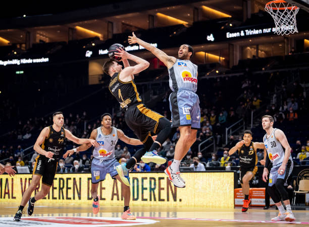 显然是阿坎 显然是阿坎